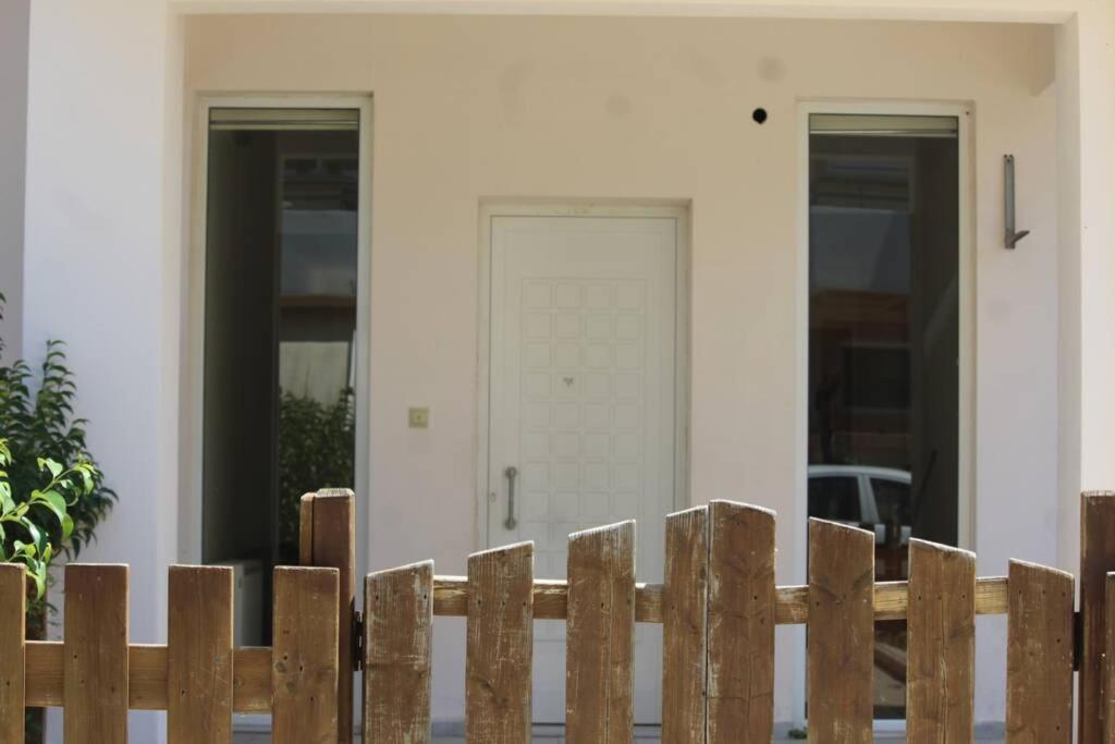 Spacious & Cozy Apartment, With Big Yard, In Kos Cidade de Kos Exterior foto